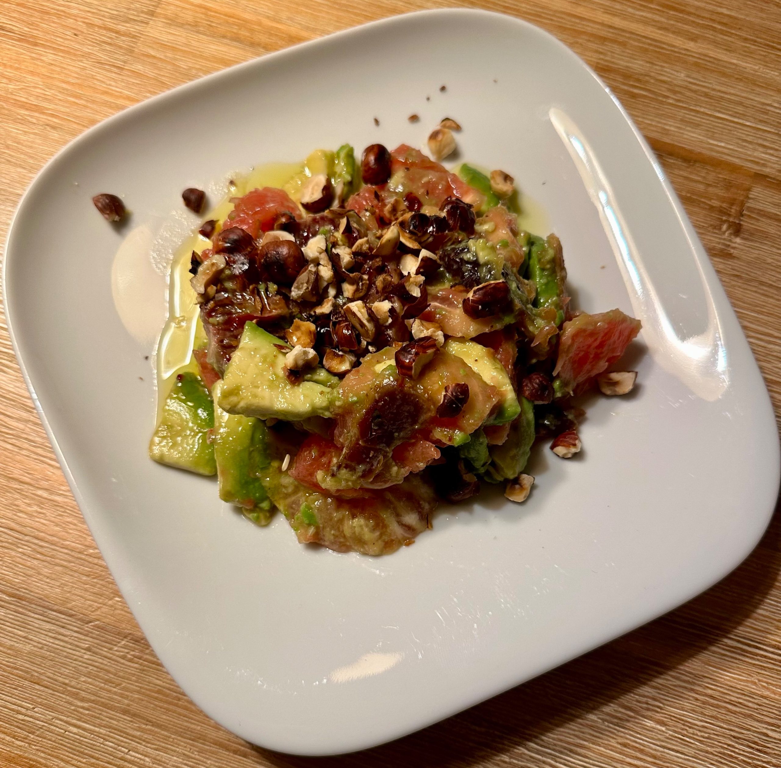 Wintersalat mit Orangen, Datteln und Avocado